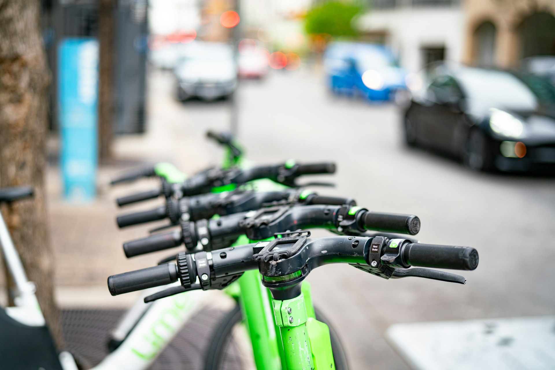 a row of bikes parked on the side of a street